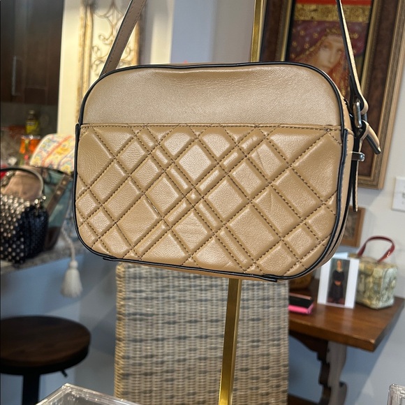 Kurt Geiger Brixton Quilted Camel Camera Bag 8.75”x 6.25”x 2.5” NWOT & Dust Bag - Picture 3 of 6